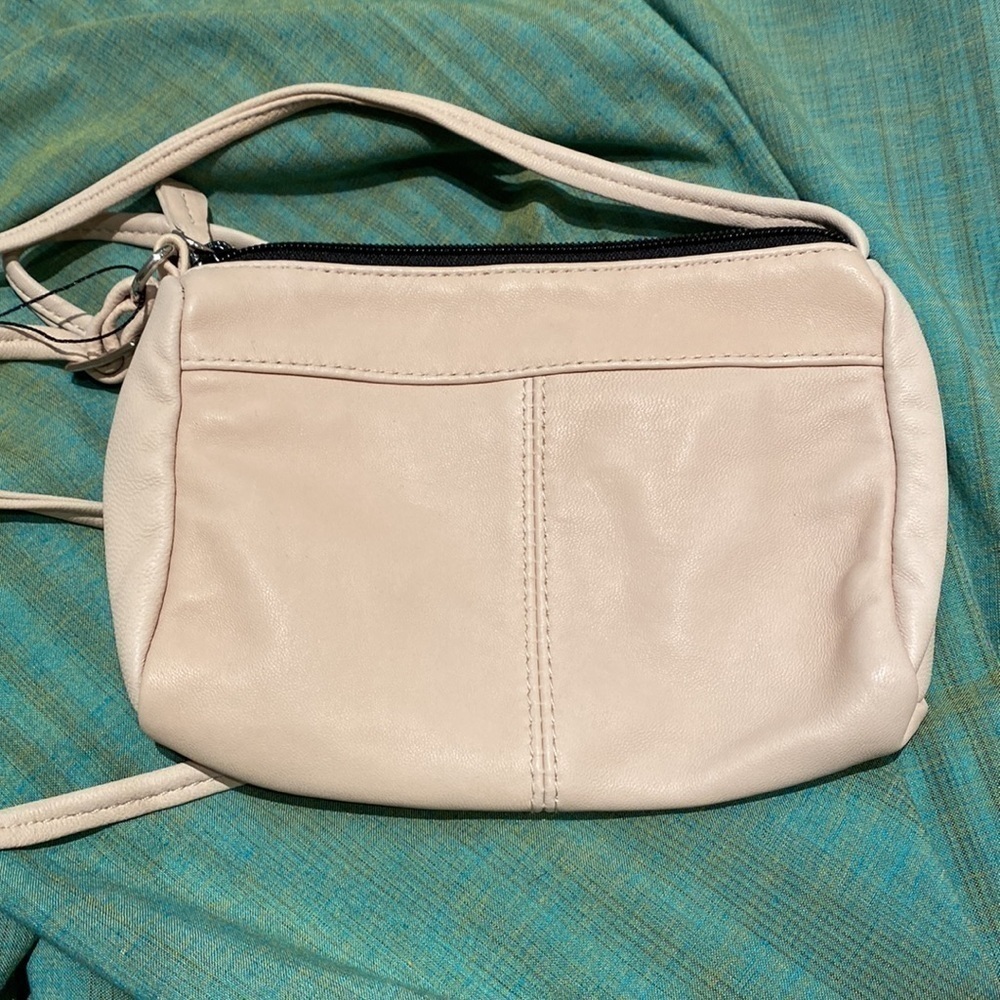 Leather shoulder bag
